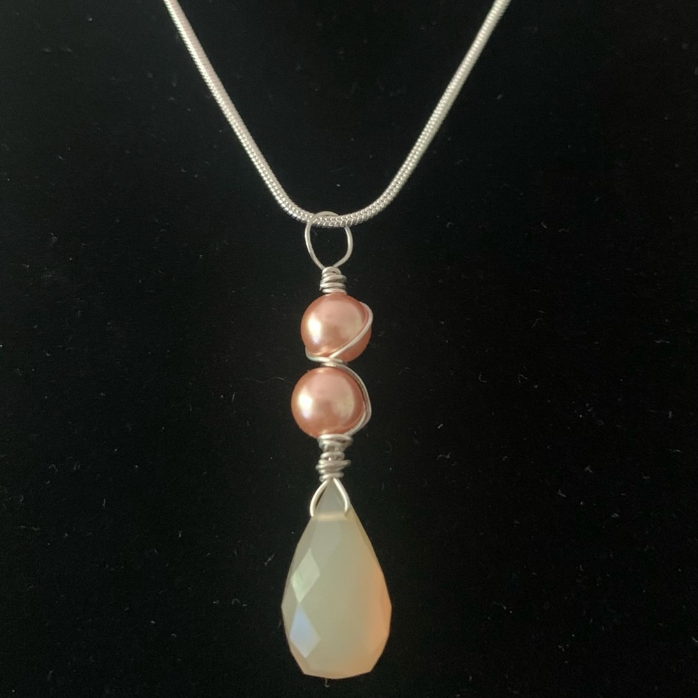 Pearl, Calcedony Tear drop Briolette/Peach Cultured Pearl.SS Wire wrapped - Picture 7 of 8